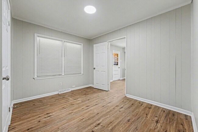 Building Photo - Stunning 3 bedroom 1 bath Home For Rent