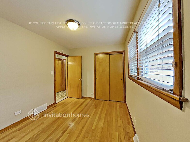 Building Photo - 6447 W 63rd Pl