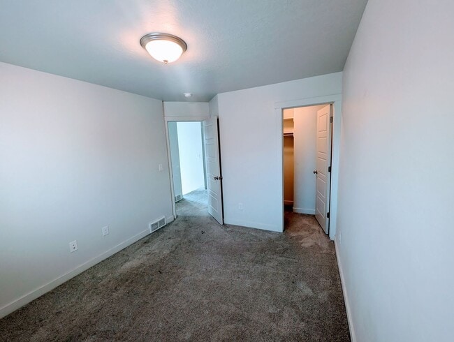 Building Photo - Gorgeous Townhome!!!