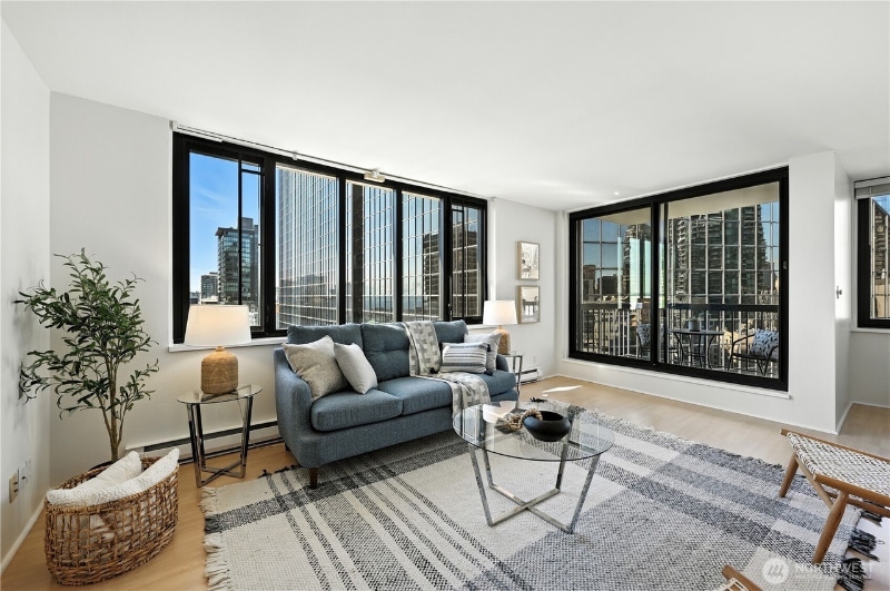 Building Photo - 2101 3rd Ave