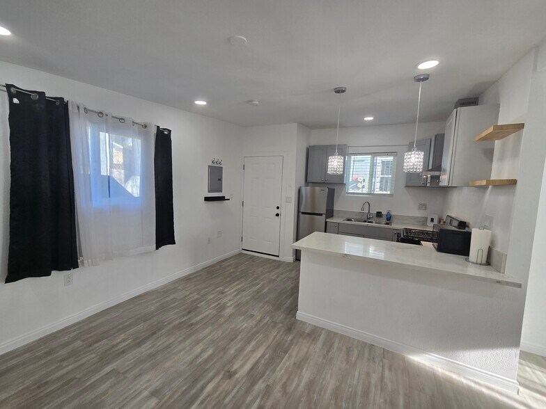 Building Photo - 1943 Claudina Ave