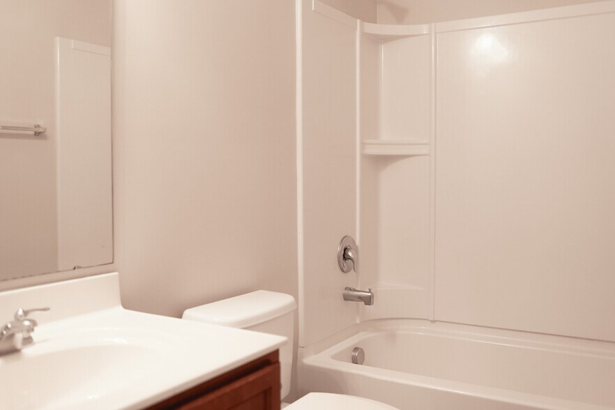 Building Photo - 1604 Fairforest Court