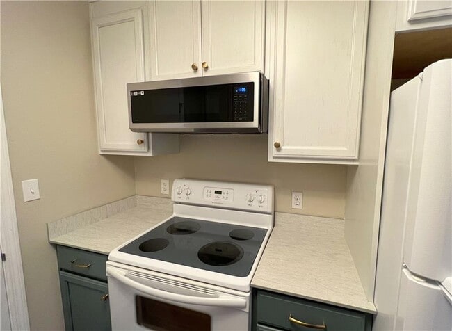 Building Photo - 111 S Island Square Dr