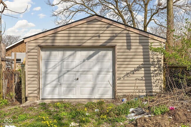 Building Photo - 2921 E Brookside Ave