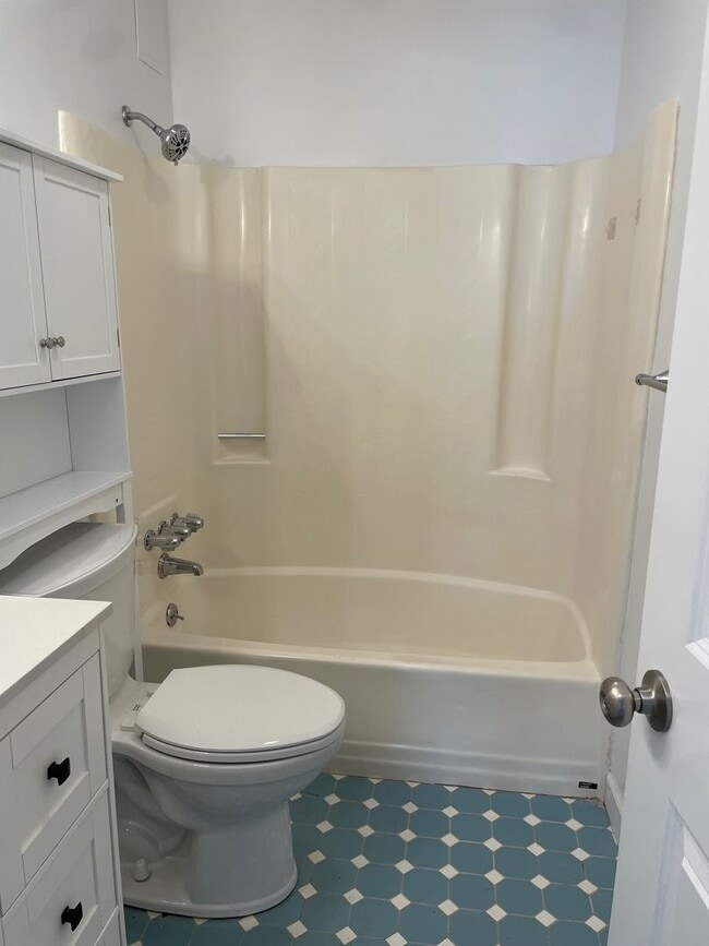 Building Photo - 752