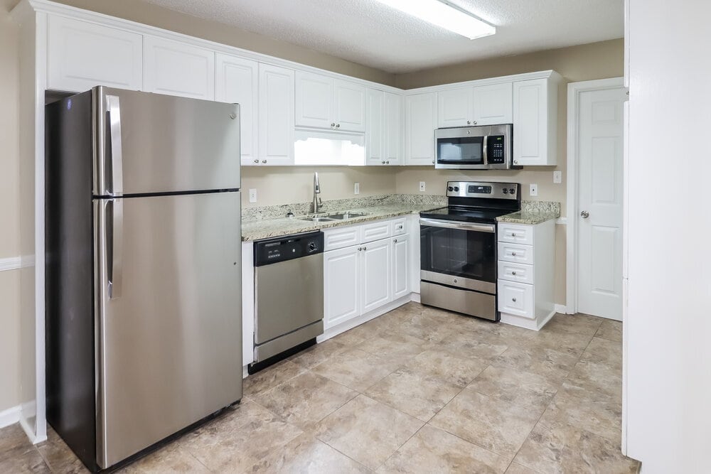 Building Photo - 2613 Laburnum Dr