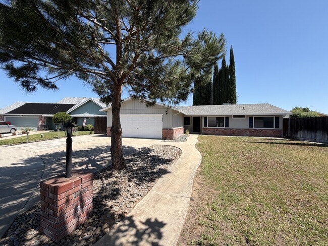 Building Photo - 1120 Landreth Ct
