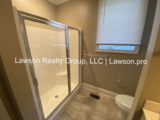 Building Photo - Craftsman Style One Level Living in Southw...