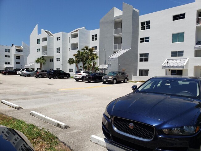 Building Photo - 2850 NE 14th Street Causeway