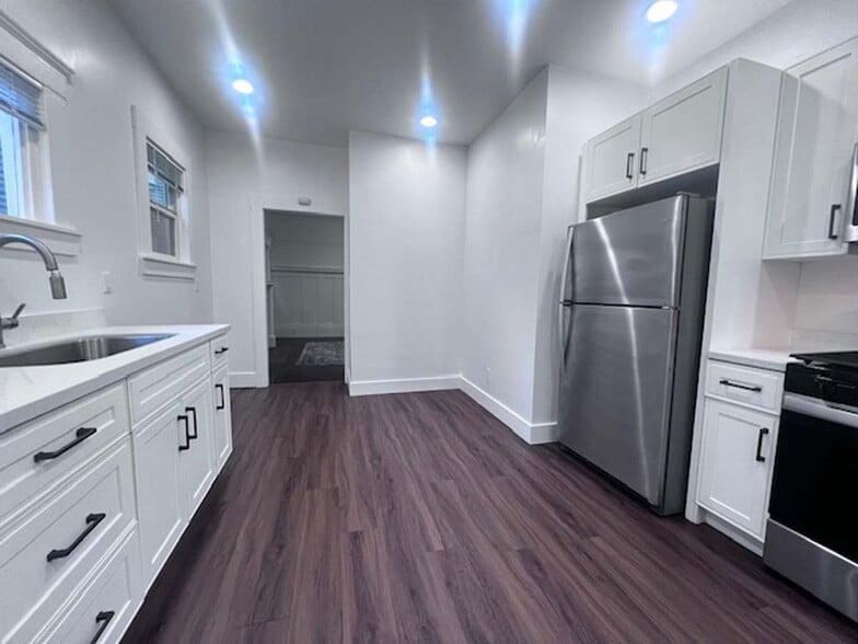 Building Photo - 1301 Adeline St