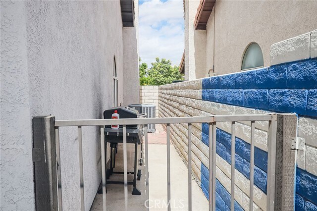 Building Photo - 68347 Descanso Cir