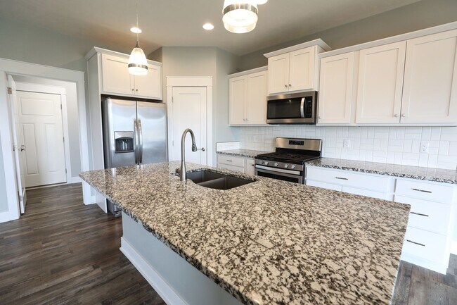 Building Photo - Beautiful Rental Home
