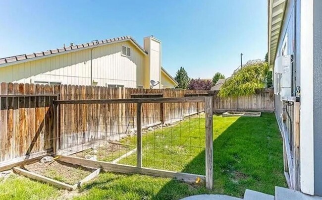 Building Photo - Pet Friendly 4 Bedroom Home Available in T...