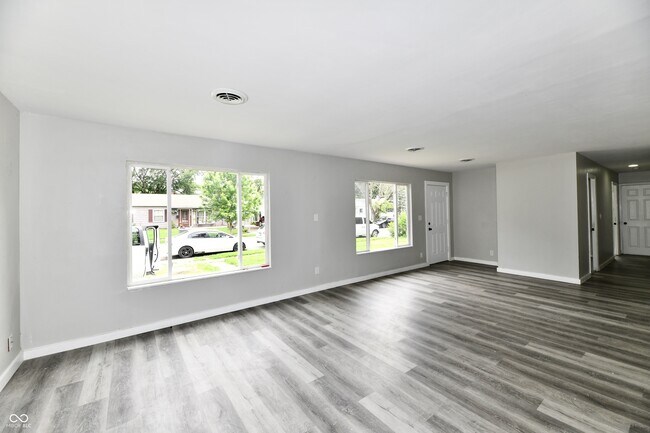 Building Photo - 3550 Eisenhower Dr
