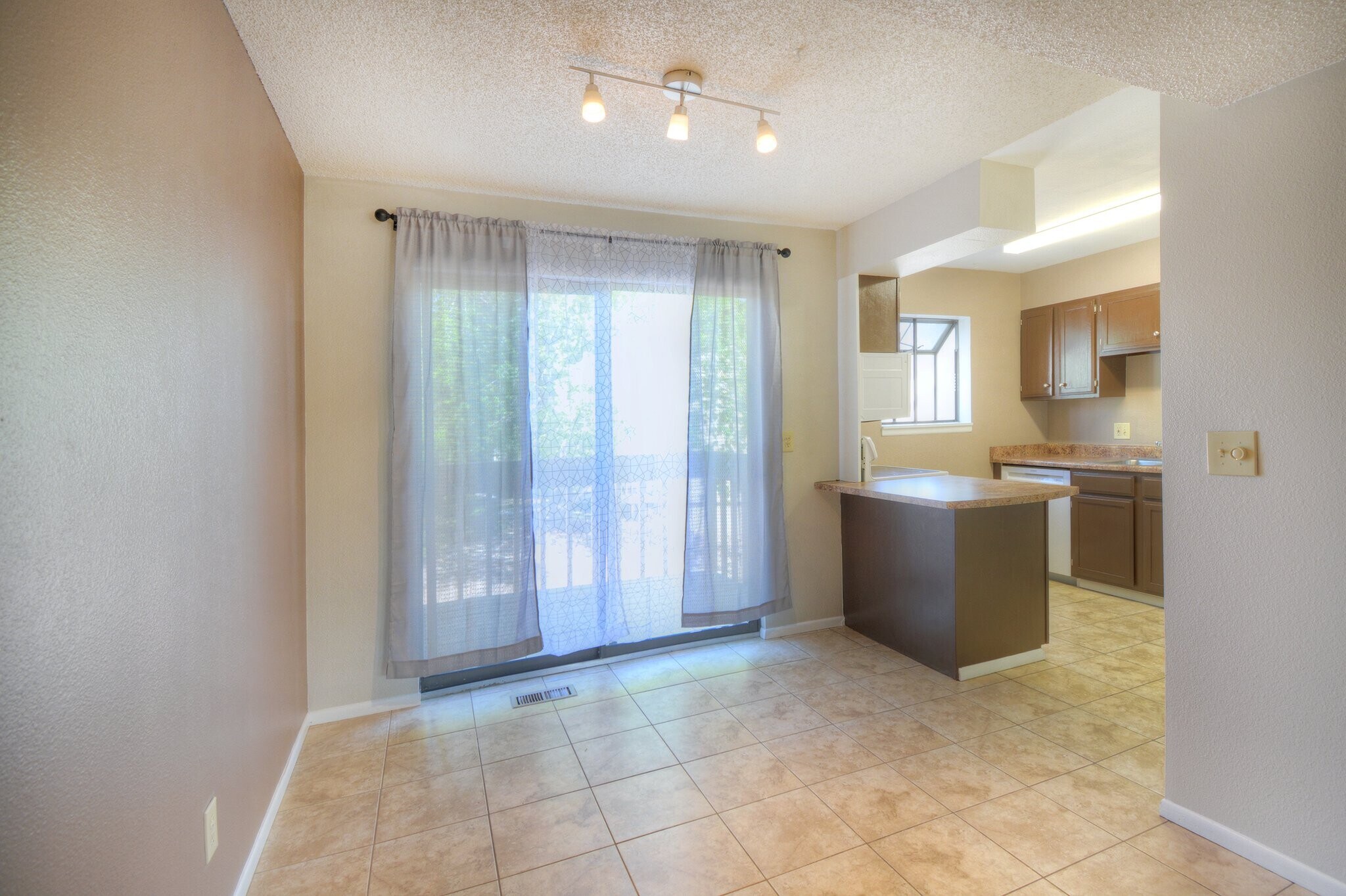 Building Photo - 16 Old Broadmoor Rd