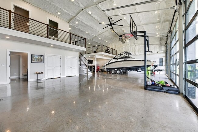 Building Photo - 9082 Wolf Run