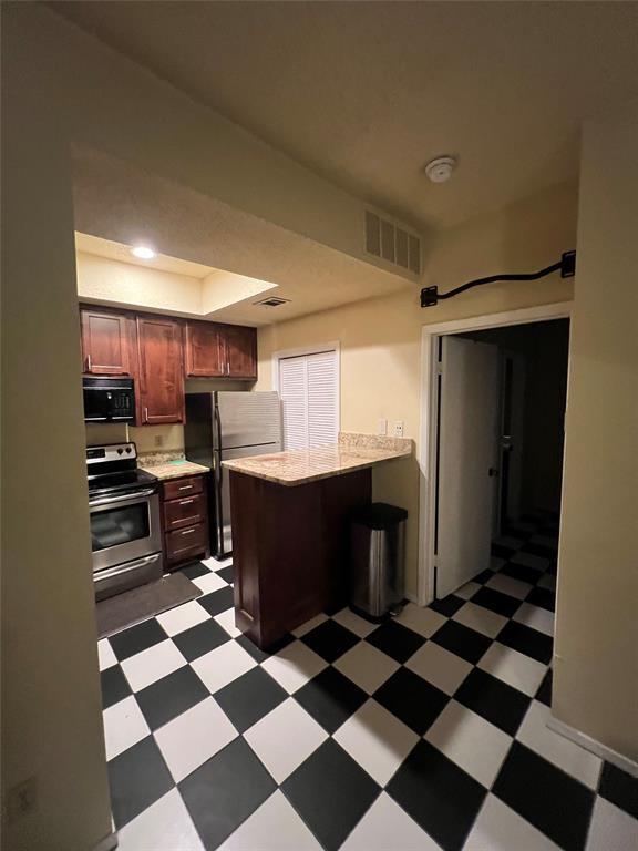 Building Photo - 806 W 24th St