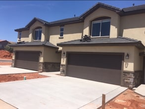 Building Photo - Blackhawk Townhome! End Unit!!