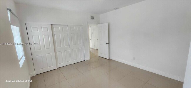 Building Photo - 9800 E Bay Harbor Dr