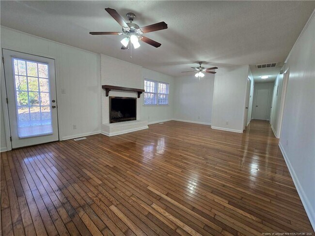 Building Photo - 409 Glen Canyon Dr