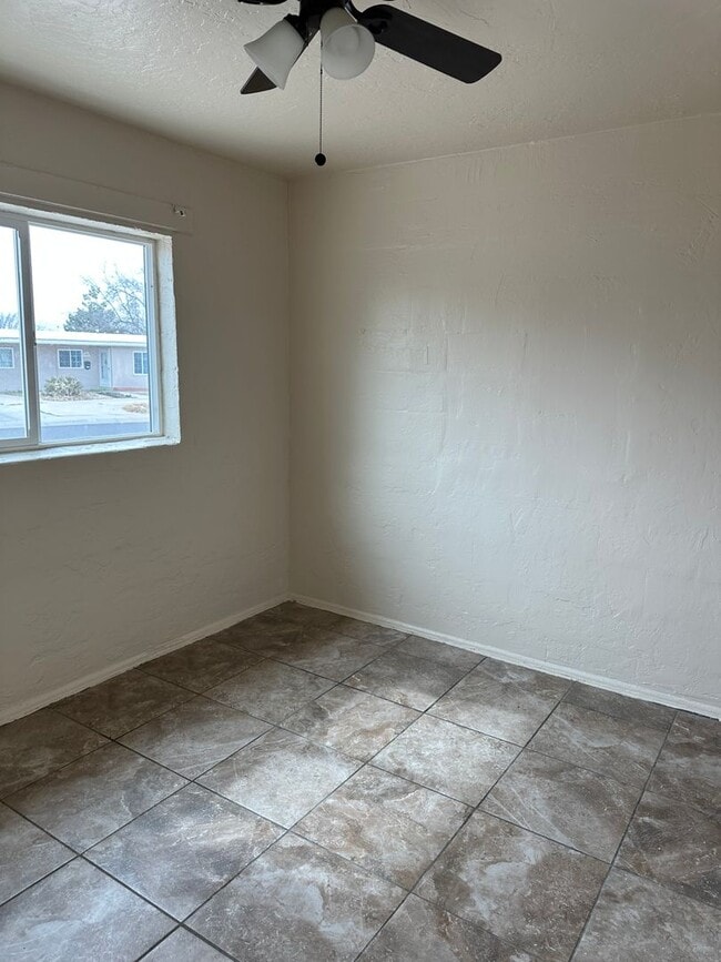 Building Photo - Great 1 Bed 1 Bath located near NMSU