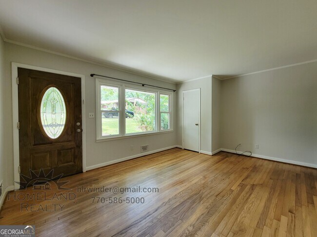 Building Photo - 432 Lakeview Dr SW