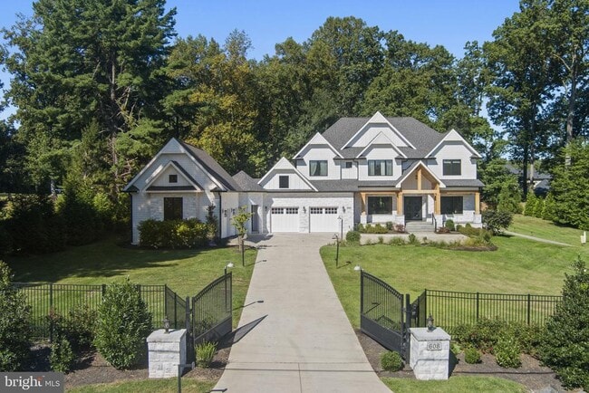 Building Photo - 608 Walker Rd
