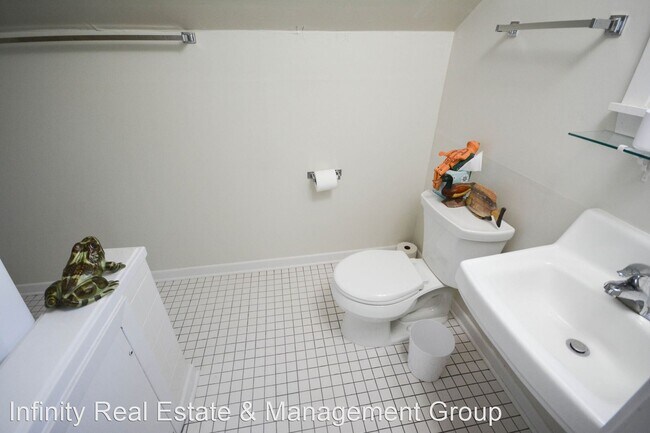 Building Photo - 3 br, 3 bath House - 1010 6th St SW