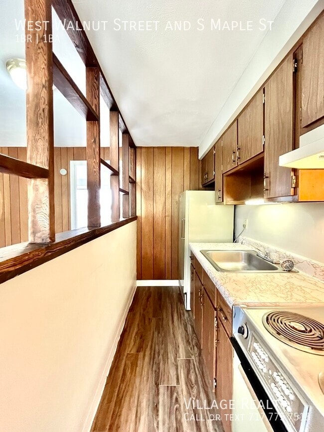 Building Photo - 86 W Walnut St