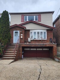 Building Photo - 71 Linnet St