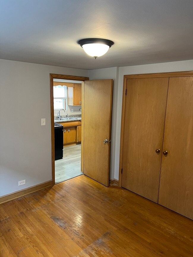Building Photo - 4148 W 87th St