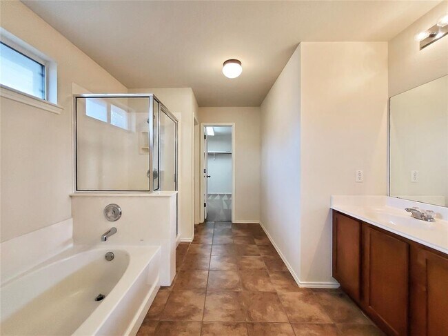 Building Photo - 15109 Fernhill Dr