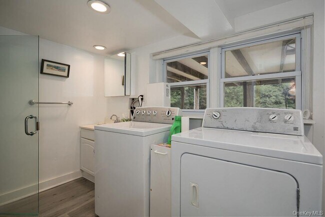 Building Photo - 116 Schoolhouse Ln