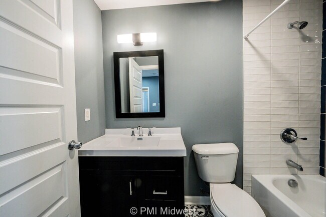 Building Photo - 3159 E Washington St