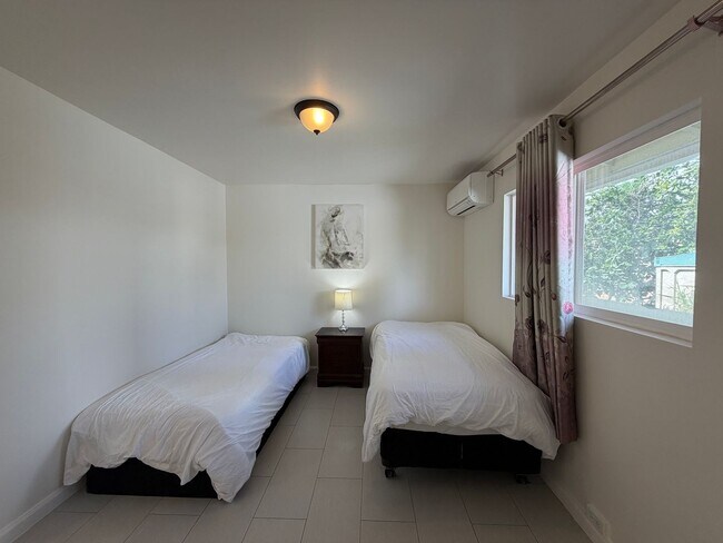 Building Photo - 3346 Kanaina Ave