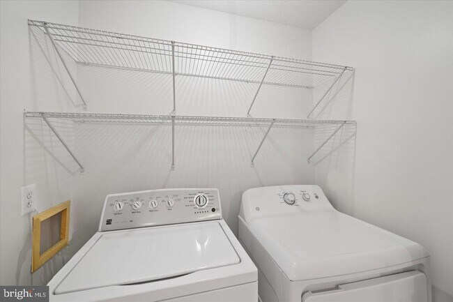 Building Photo - 228 Carroll Dr
