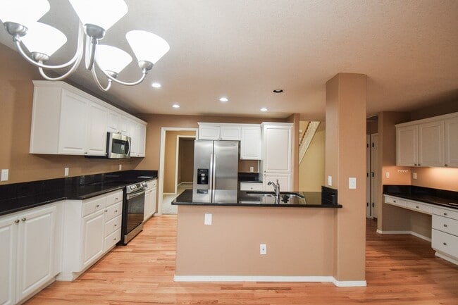 Building Photo - Move In Special!  $1000 Off!  Beautiful Spacious Home!