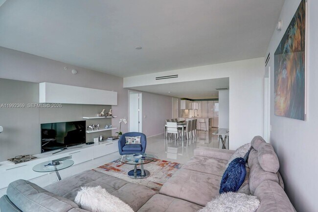 Building Photo - 10203 Collins Ave