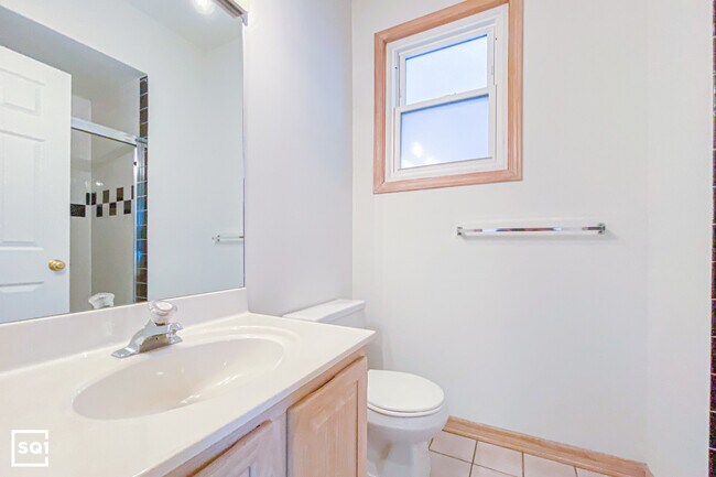 Building Photo - 1423 W Cortez St