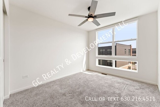 Building Photo - 2239 Parkside Dr