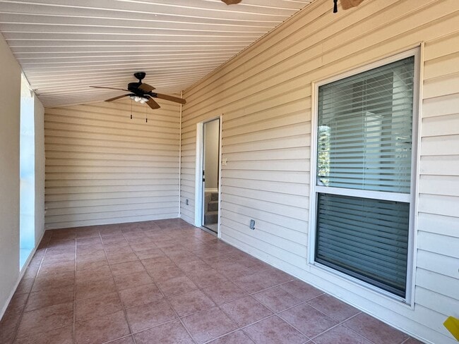 Building Photo - 627 W 2nd St