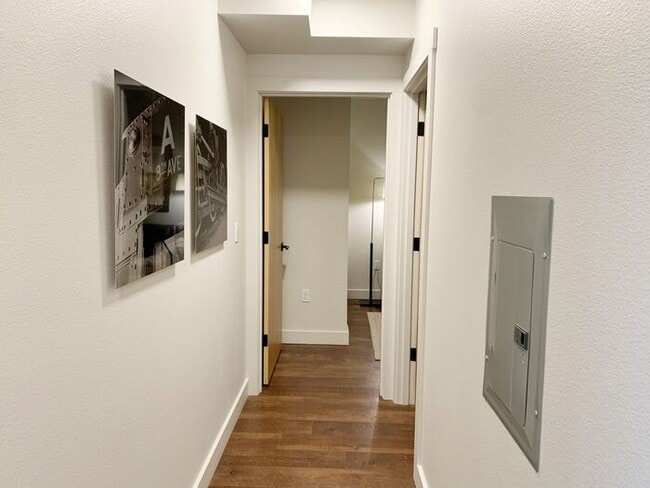 Building Photo - Luxury top floor 2bd in the heart of Sellw...