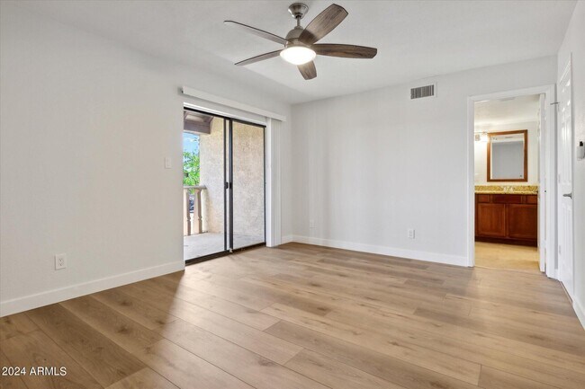 Building Photo - 8649 E Royal Palm Rd