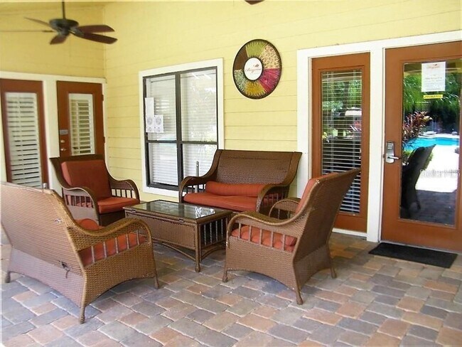 Building Photo - Charming 1BD/1BTH Ground Level Condo in St...