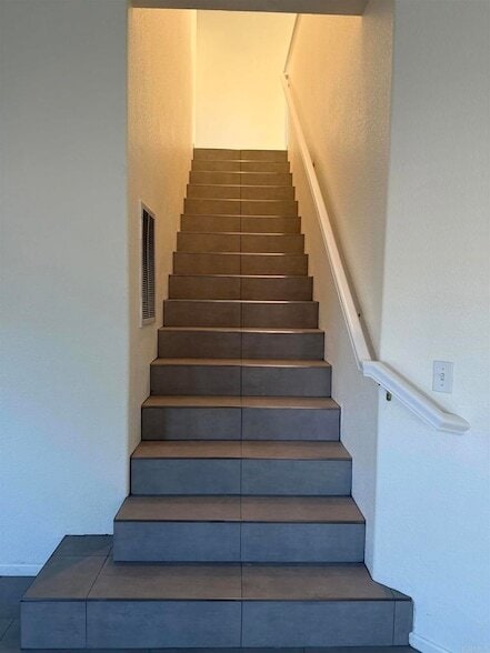 Building Photo - 4983 Calle Arquero