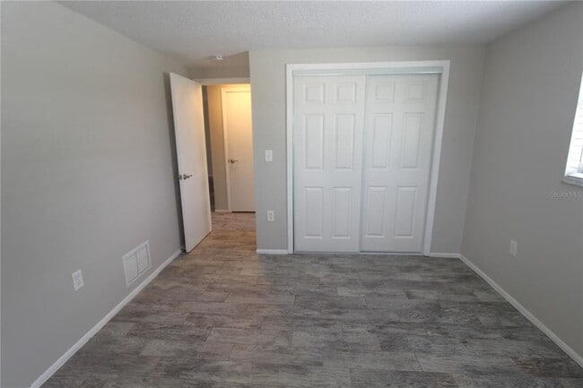 Building Photo - 302 Colonia Ln