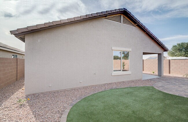 Building Photo - 1736 E Fontana Dr