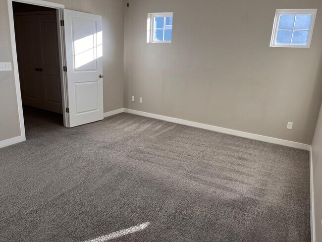 Building Photo - Beautiful Daybreak home for rent!