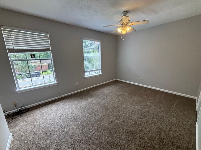 Building Photo - HALF OFF SECOND MONTH!! Beautiful 3 Bedroo...