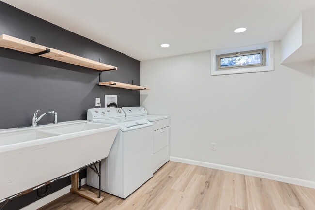 Building Photo - 3264 Niagara St